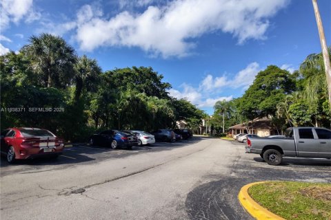 Condo in Pompano Beach, Florida, 1 bedroom  № 1995993 - photo 17