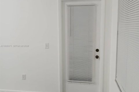 Condo in Pompano Beach, Florida, 1 bedroom  № 1995993 - photo 8