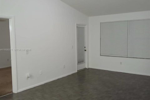 Condo in Pompano Beach, Florida, 1 bedroom  № 1995993 - photo 13