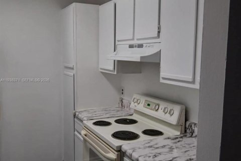 Condo in Pompano Beach, Florida, 1 bedroom  № 1995993 - photo 6