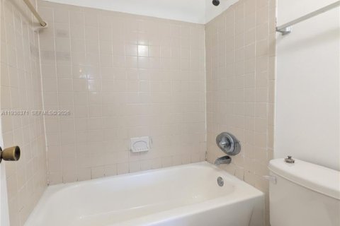 Снять в аренду кондоминиум в Помпано-Бич, Флорида 1 спальня, 57.6м2, № 1995993 - фото 22