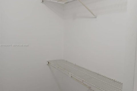 Condo in Pompano Beach, Florida, 1 bedroom  № 1995993 - photo 7