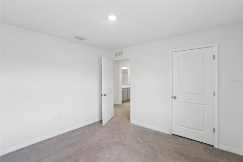 House in Zephyrhills, Florida 5 bedrooms, 227.33 sq.m. № 2145474 - photo 29