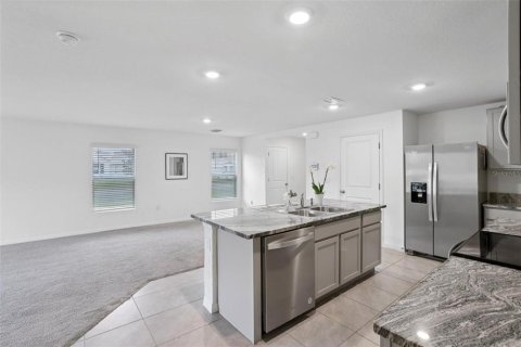 House in Zephyrhills, Florida 5 bedrooms, 227.33 sq.m. № 2145474 - photo 8