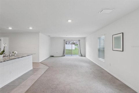 House in Zephyrhills, Florida 5 bedrooms, 227.33 sq.m. № 2145474 - photo 11