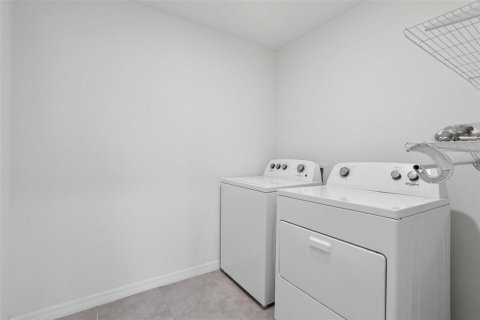 House in Zephyrhills, Florida 5 bedrooms, 227.33 sq.m. № 2145474 - photo 26