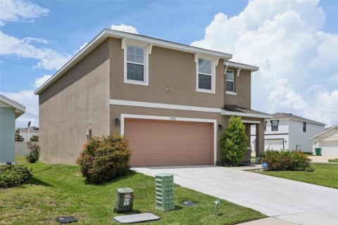 House in Zephyrhills, Florida 5 bedrooms, 227.33 sq.m. № 2145474