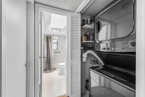 Condo in Atlantis, Florida, 2 bedrooms  № 2177084 - photo 16