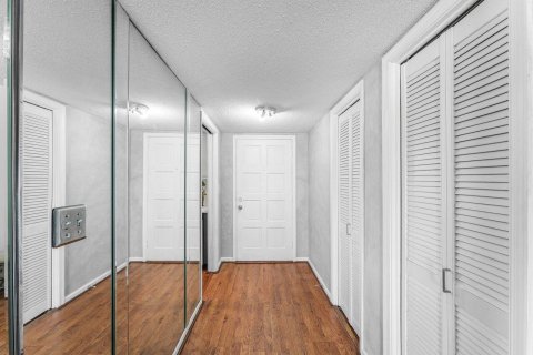 Condo in Atlantis, Florida, 2 bedrooms  № 2177084 - photo 3