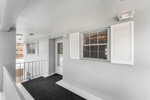 Condo in Atlantis, Florida, 2 bedrooms  № 2177084 - photo 2