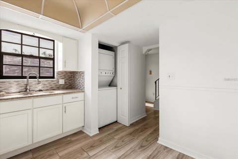 Condo in Daytona Beach, Florida, 2 bedrooms № 2238886 - photo 11