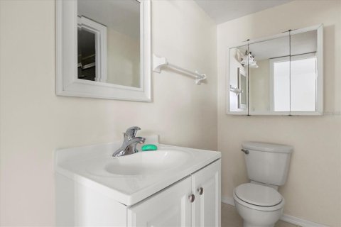 Condo in Daytona Beach, Florida, 2 bedrooms № 2238886 - photo 16