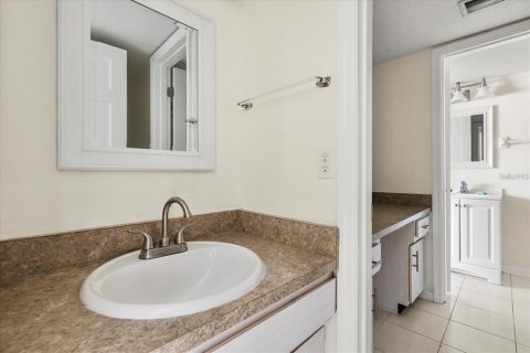 Condo in Daytona Beach, Florida, 2 bedrooms № 2238886 - photo 17