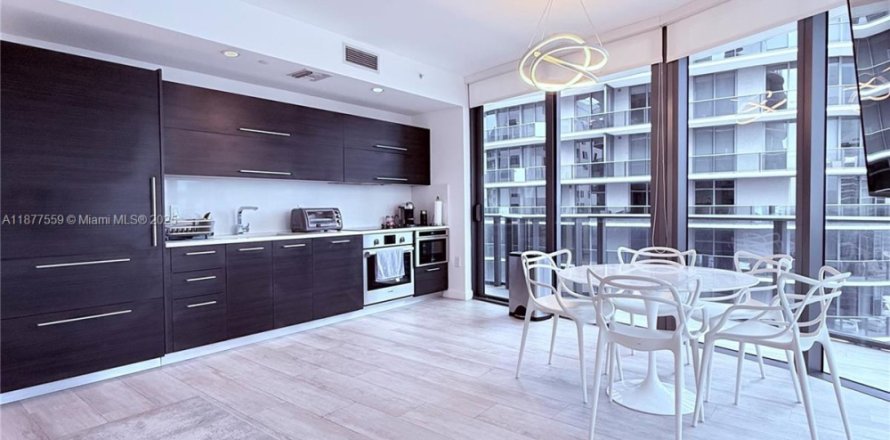 Кондоминиум с 3 спальнями в Майами, Флорида № 2018199