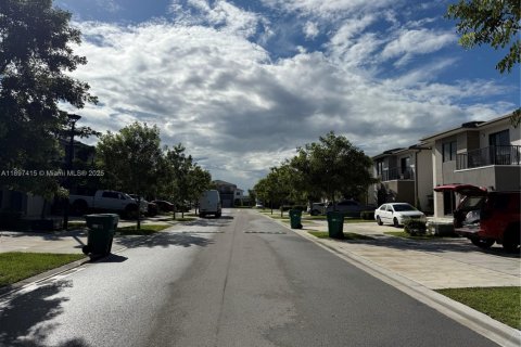 Townhouse in Homestead, Florida 4 bedrooms, 169.64 sq.m. № 2052738 - photo 19