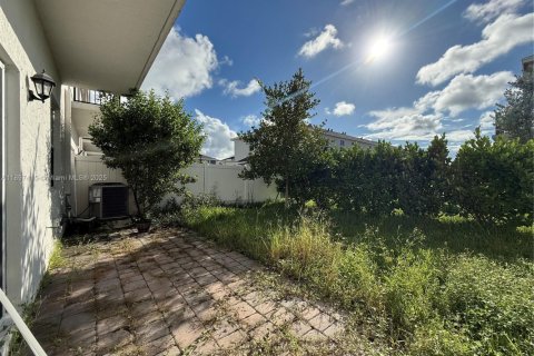 Townhouse in Homestead, Florida 4 bedrooms, 169.64 sq.m. № 2052738 - photo 12