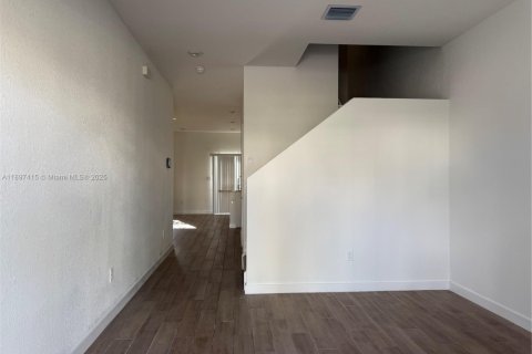 Townhouse in Homestead, Florida 4 bedrooms, 169.64 sq.m. № 2052738 - photo 3