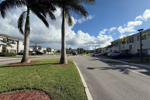 Townhouse in Homestead, Florida 4 bedrooms, 169.64 sq.m. № 2052738 - photo 16