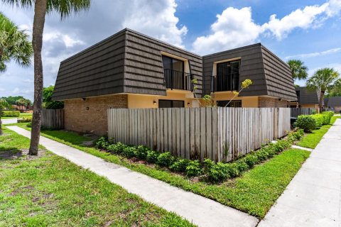 Townhouse in West Palm Beach, Florida 2 bedrooms, 114.83 sq.m. № 2394846 - photo 3