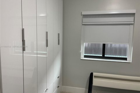 Снять в аренду коммерческую недвижимость в Майами, Флорида 1 спальня, № 2005752 - фото 13