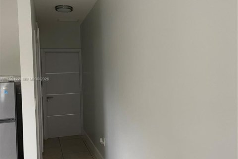 Снять в аренду коммерческую недвижимость в Майами, Флорида 1 спальня, № 2005752 - фото 16