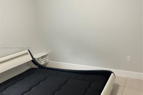 Снять в аренду коммерческую недвижимость в Майами, Флорида 1 спальня, № 2005752 - фото 12