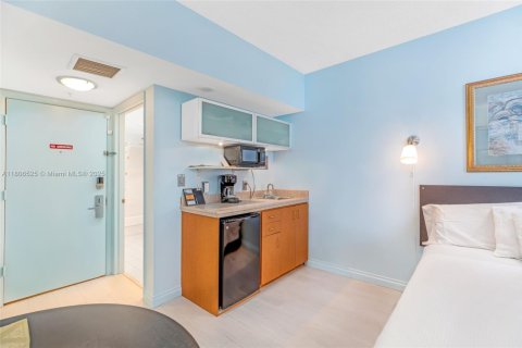 Снять в аренду кондоминиум в Санни-Айлс-Бич, Флорида 2 спальни, 123.56м2, № 1959632 - фото 17