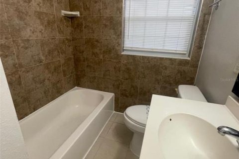 House in Orlando, Florida 2 bedrooms, 107.86 sq.m. № 2229740 - photo 12
