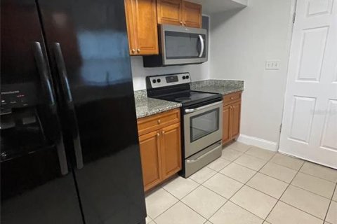 House in Orlando, Florida 2 bedrooms, 107.86 sq.m. № 2229740 - photo 7