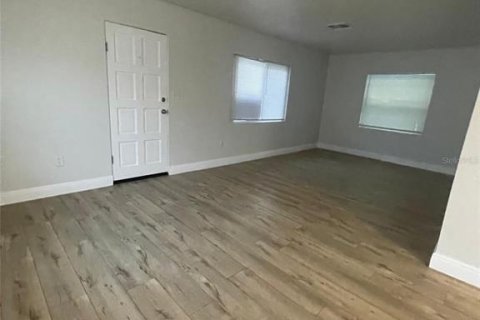 House in Orlando, Florida 2 bedrooms, 107.86 sq.m. № 2229740 - photo 3