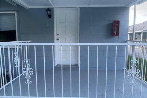 House in Orlando, Florida 2 bedrooms, 107.86 sq.m. № 2229740
