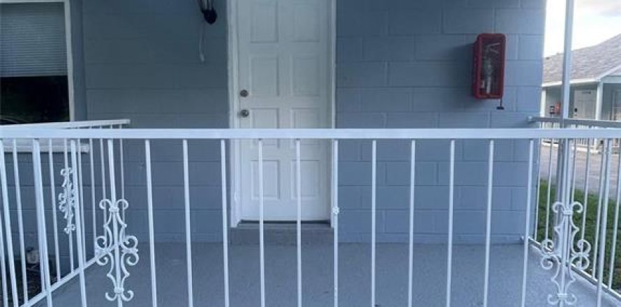 House in Orlando, Florida 2 bedrooms, 107.86 sq.m. № 2229740