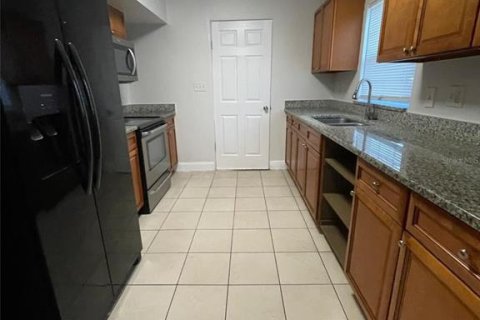 House in Orlando, Florida 2 bedrooms, 107.86 sq.m. № 2229740 - photo 9