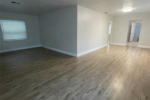 House in Orlando, Florida 2 bedrooms, 107.86 sq.m. № 2229740 - photo 5