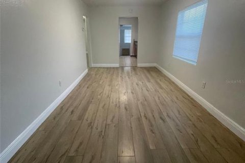 House in Orlando, Florida 2 bedrooms, 107.86 sq.m. № 2229740 - photo 6