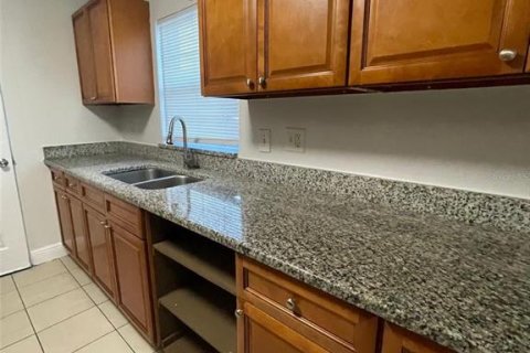 House in Orlando, Florida 2 bedrooms, 107.86 sq.m. № 2229740 - photo 8