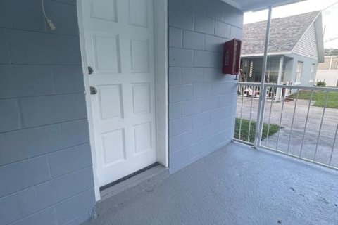 House in Orlando, Florida 2 bedrooms, 107.86 sq.m. № 2229740 - photo 2