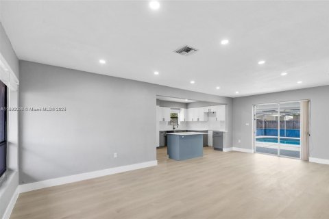 Снять в аренду виллу или дом в Холливуд, Флорида 3 спальни, 109.81м2, № 1892354 - фото 4