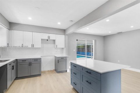 Снять в аренду виллу или дом в Холливуд, Флорида 3 спальни, 109.81м2, № 1892354 - фото 7