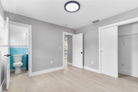 Снять в аренду виллу или дом в Холливуд, Флорида 3 спальни, 109.81м2, № 1892354 - фото 12