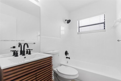 Снять в аренду виллу или дом в Холливуд, Флорида 3 спальни, 109.81м2, № 1892354 - фото 14