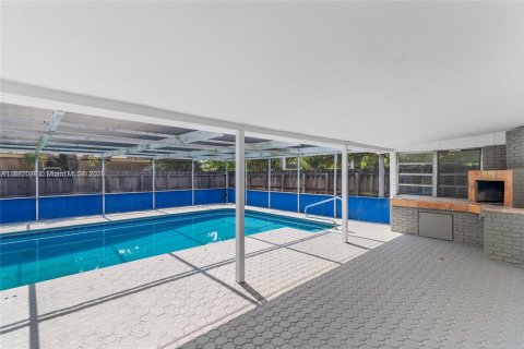 Снять в аренду виллу или дом в Холливуд, Флорида 3 спальни, 109.81м2, № 1892354 - фото 9