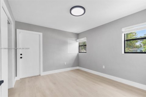 Снять в аренду виллу или дом в Холливуд, Флорида 3 спальни, 109.81м2, № 1892354 - фото 11