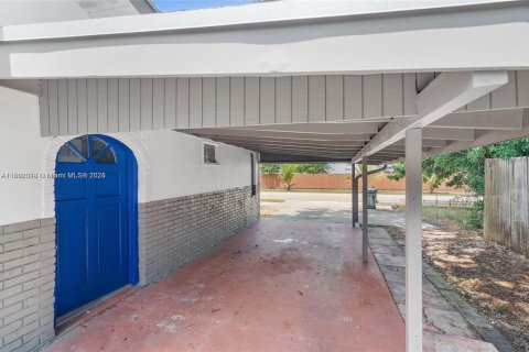 Снять в аренду виллу или дом в Холливуд, Флорида 3 спальни, 109.81м2, № 1892354 - фото 17