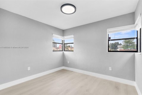 Снять в аренду виллу или дом в Холливуд, Флорида 3 спальни, 109.81м2, № 1892354 - фото 15