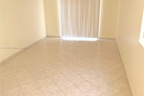 Condo in Miami Beach, Florida, 1 bedroom  № 1944146 - photo 8
