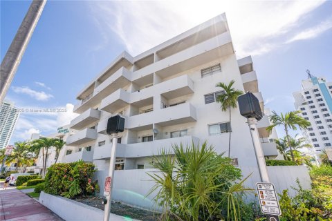 Condo in Miami Beach, Florida, 1 bedroom  № 1944146 - photo 4