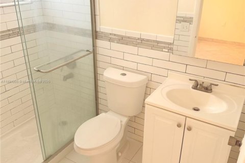 Condo in Miami Beach, Florida, 1 bedroom  № 1944146 - photo 12