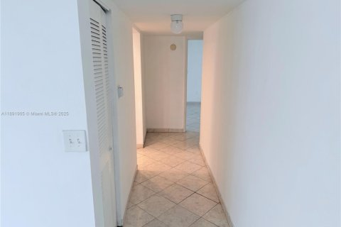Condo in Miami Beach, Florida, 1 bedroom  № 1944146 - photo 6