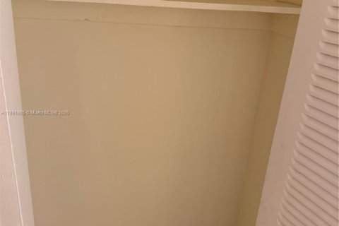 Condo in Miami Beach, Florida, 1 bedroom  № 1944146 - photo 13